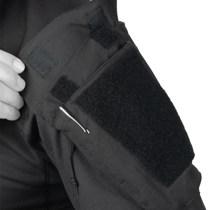 Dual entry shoulder pocket with low profile pen pocket