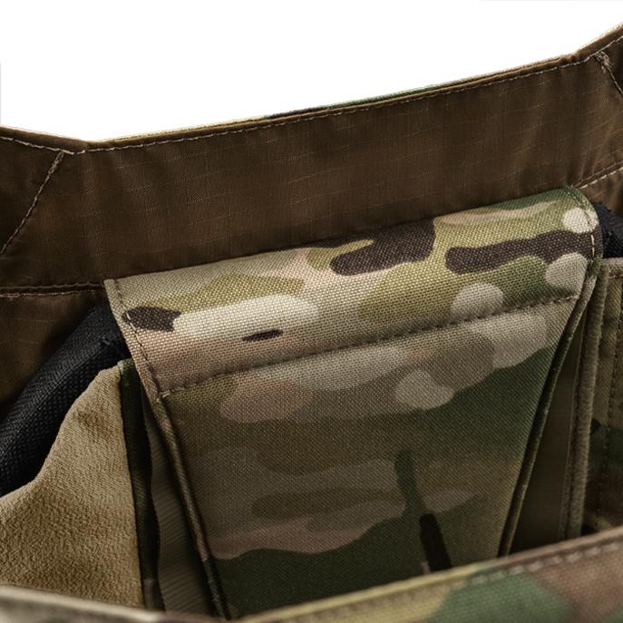 Top-loaded, padded plate closure for comfort