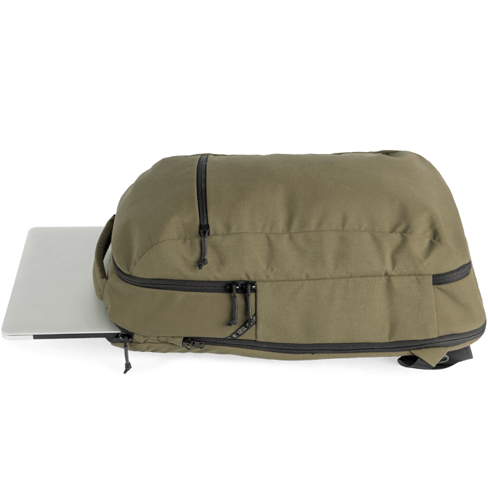 Top entry laptop compartment