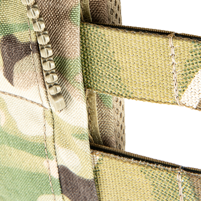 Side VELCRO® attachment points for connecting R-SERIES™ SIDE POUCHES